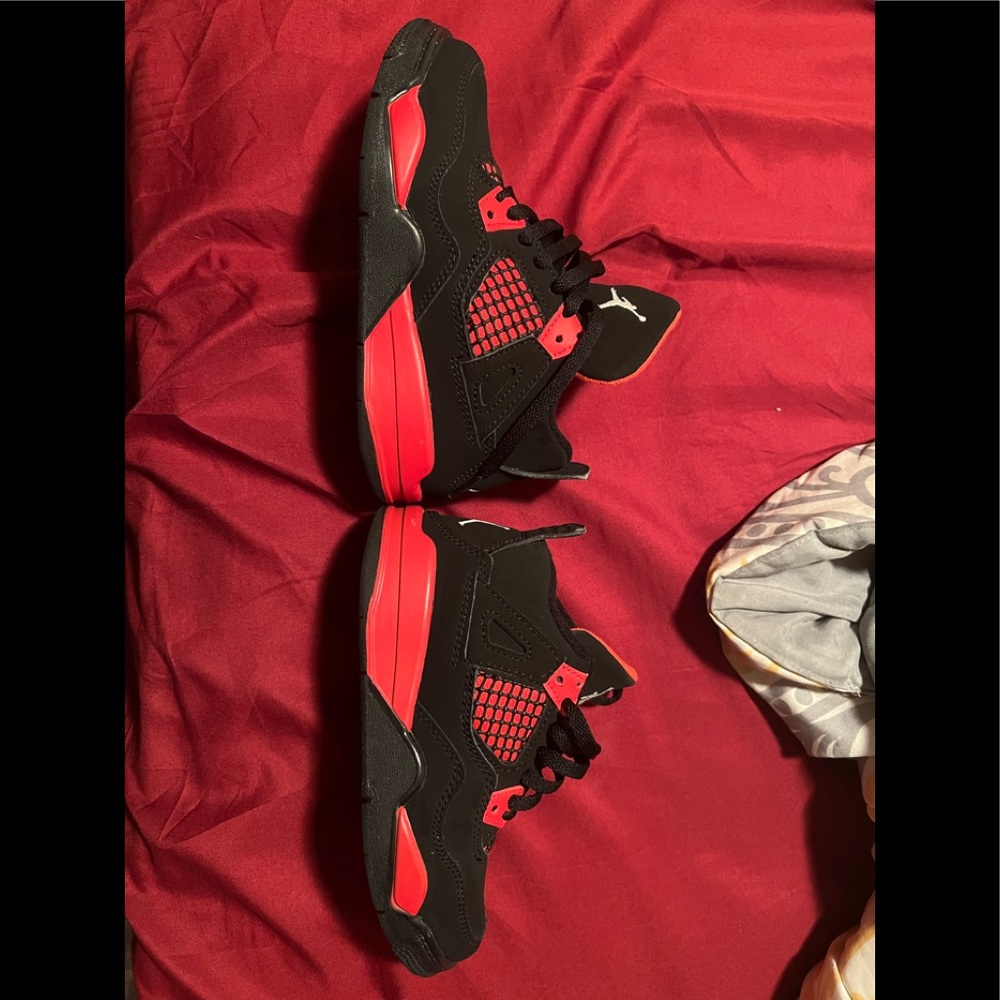 11C thunder red air Jordan 4s